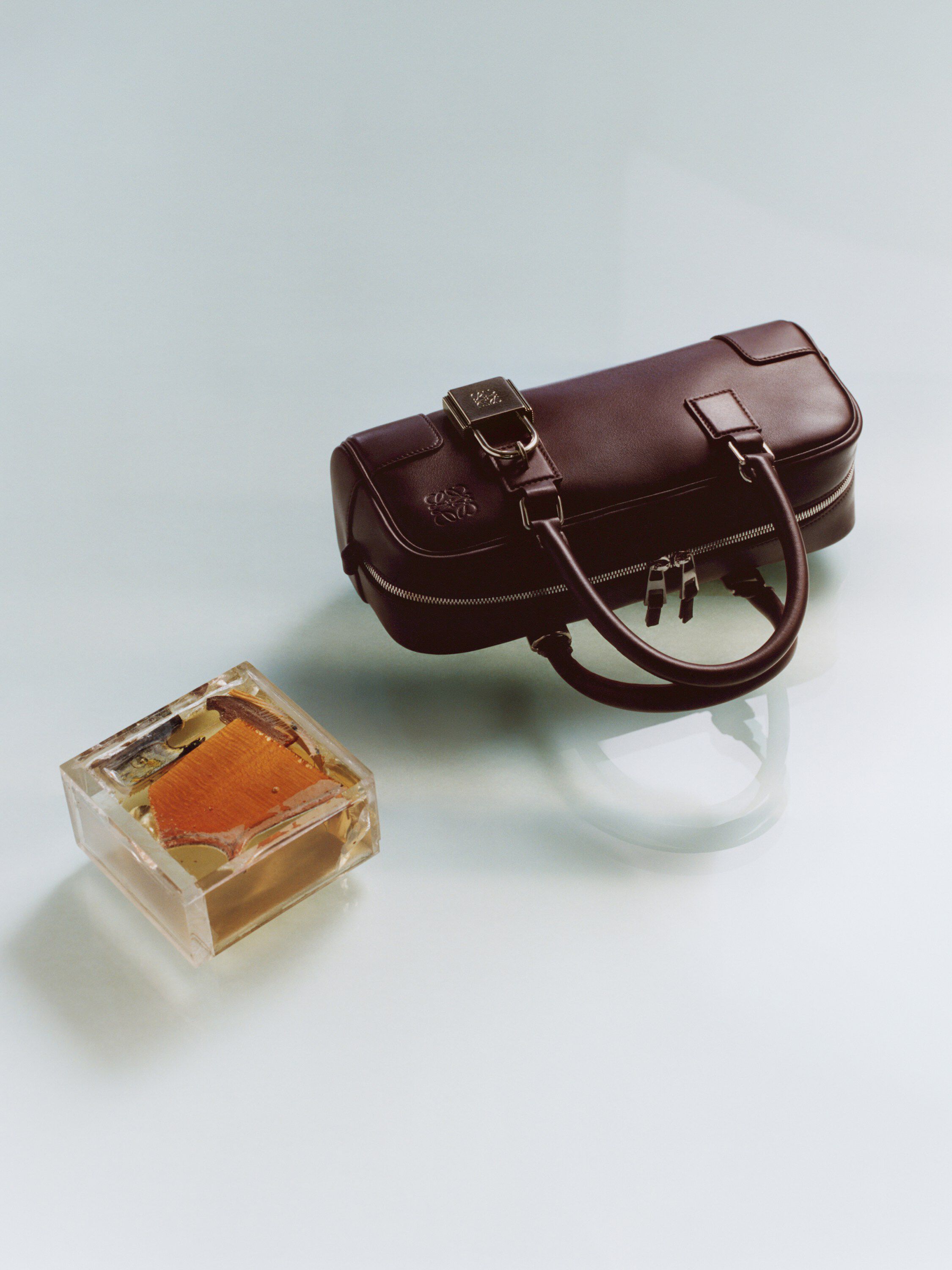 新作☆【LOEWE】アマソナ28バッグ ミディアム (LOEWE
